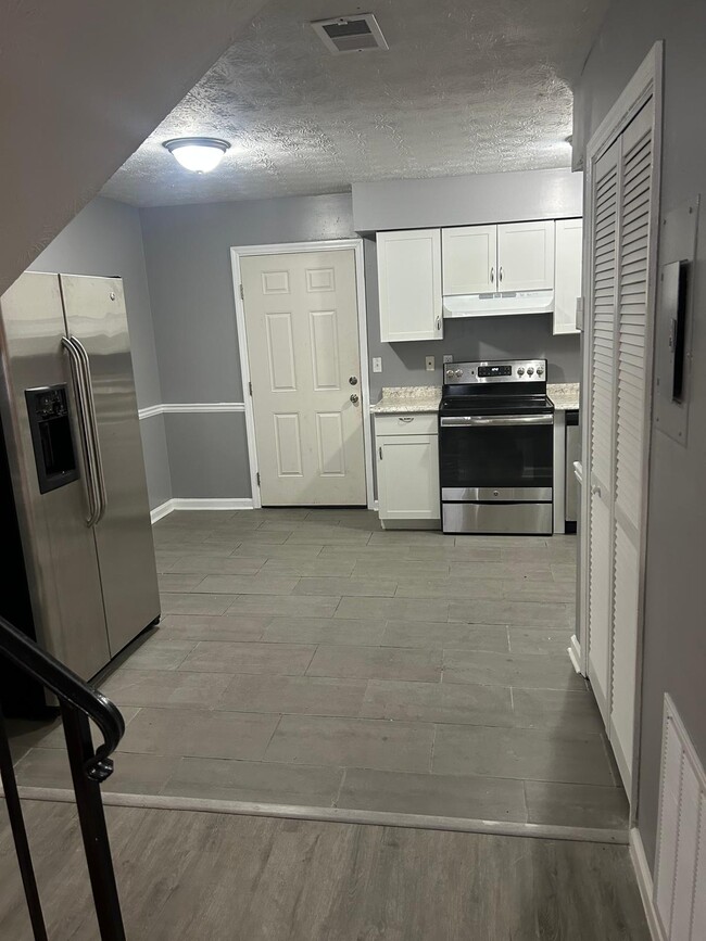 Building Photo - 2713 Evans Mill Dr