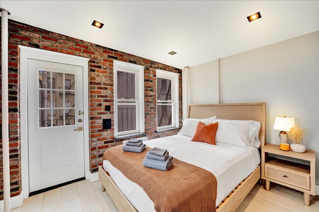 Building Photo - 120 Mulberry St