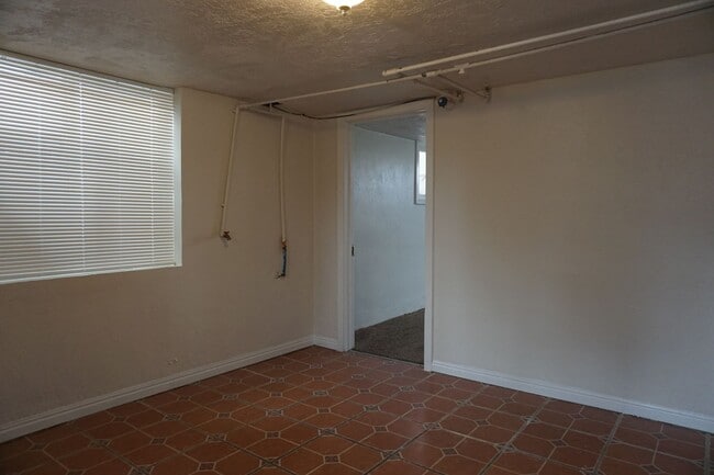 Building Photo - 3 Bedroom Taylorville.