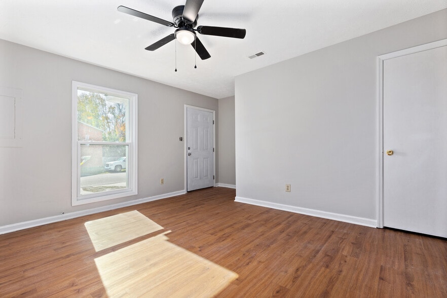 Building Photo - 5902 Aftonshire Dr