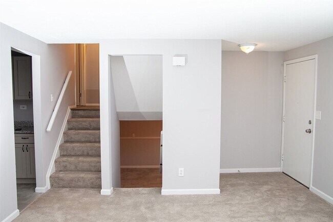 Building Photo - 3020 Featherstone Dr