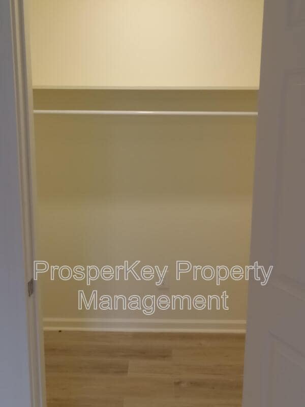 Building Photo - 11 Hidden Valley Ct