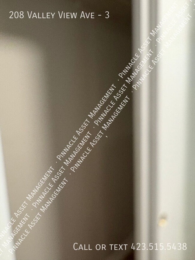 Building Photo - 208 Valley View Ave