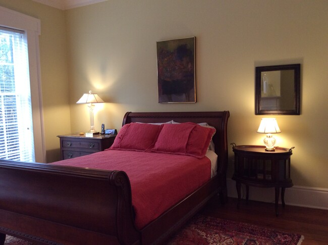 Parlor Bedroom - 20 E Macon St