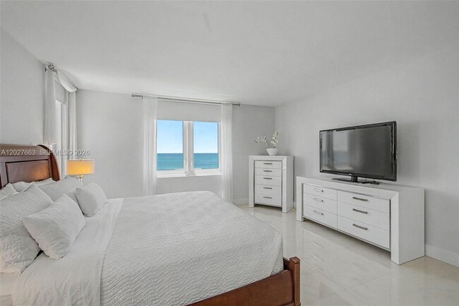Building Photo - 2301 Collins Ave