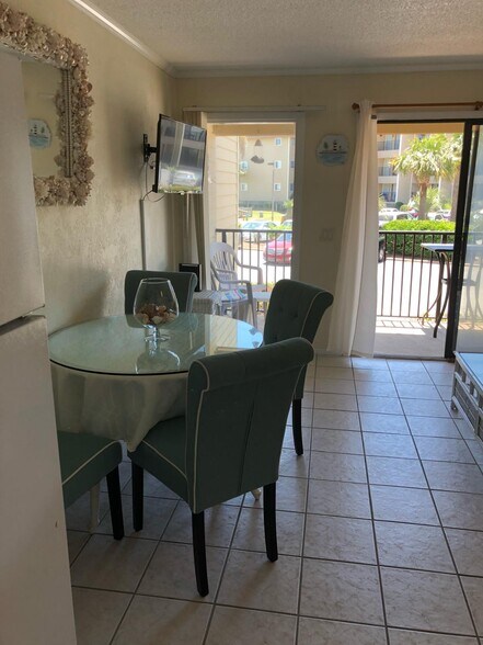 Building Photo - 40 Folly Field Rd