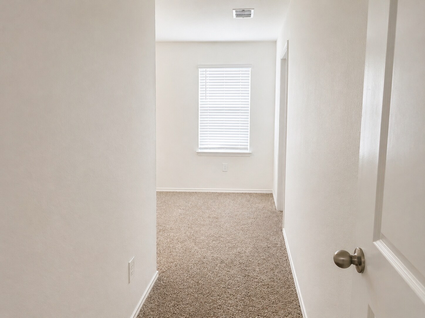 Building Photo - 5207 Twin Acorn Ct
