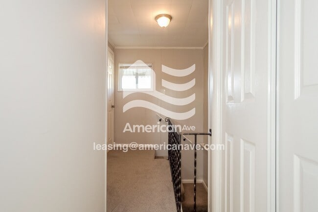 Building Photo - 1260 Summerlea Ave