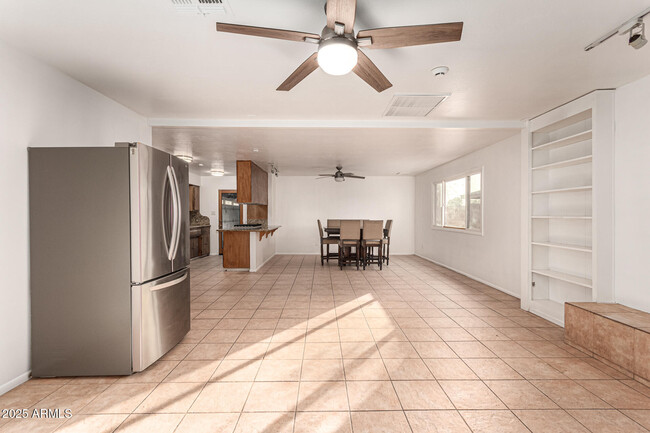 Building Photo - 2109 S Stanley Pl