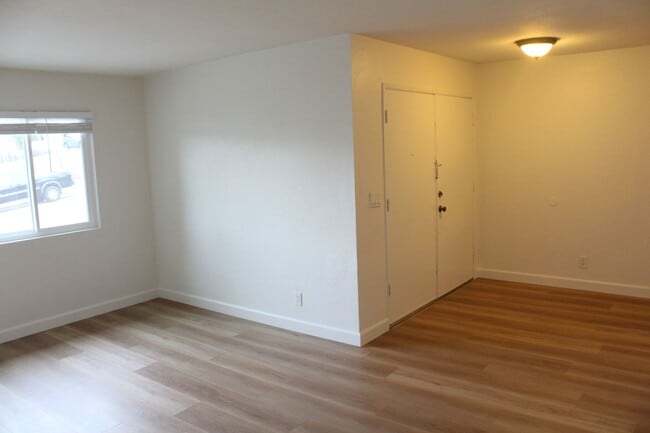 Building Photo - 331 Rebecca Ave