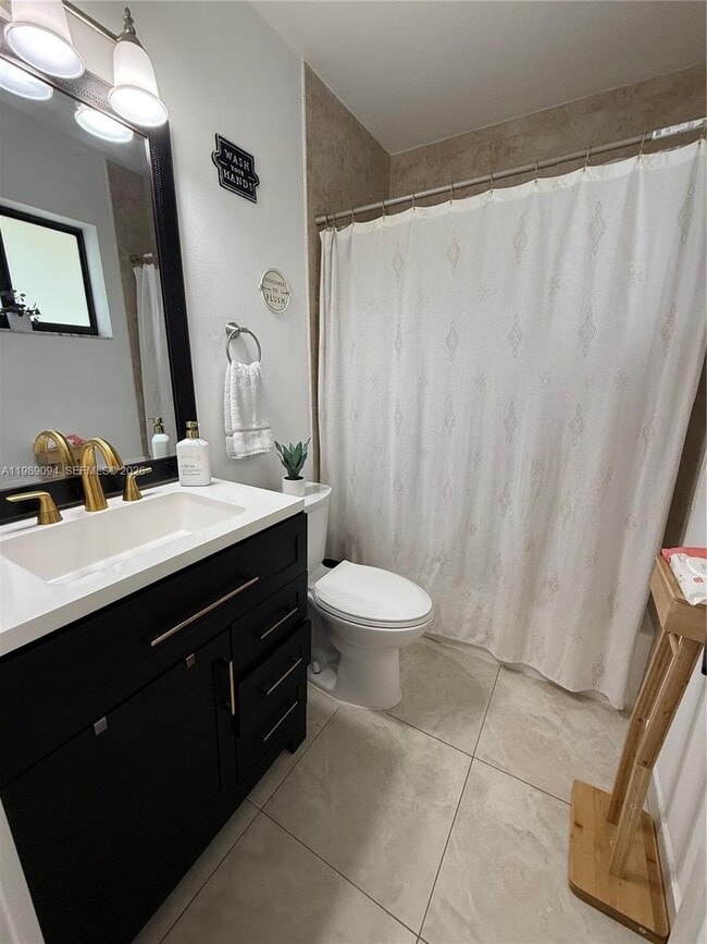 Building Photo - 9495 Dominican Dr