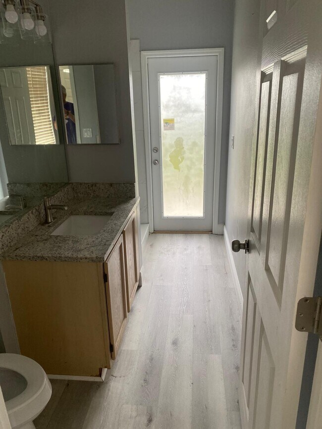 Building Photo - 1341 Flaxwood Ave