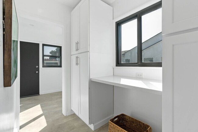 Building Photo - 8702 S 4th Ave