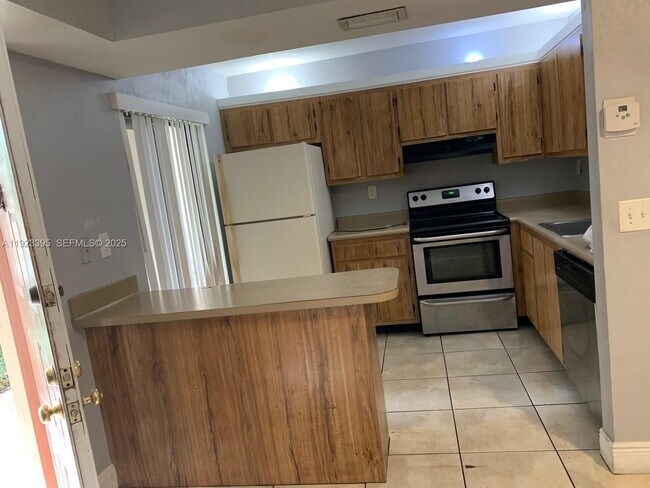 Building Photo - 20320 NE 3rd Ct