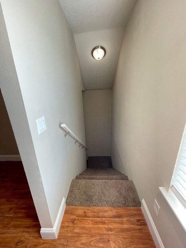 Building Photo - Downtown Tavares Studio Apartment