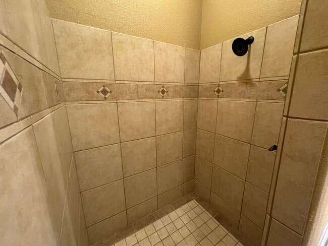 Building Photo - 682 La Melodia Dr