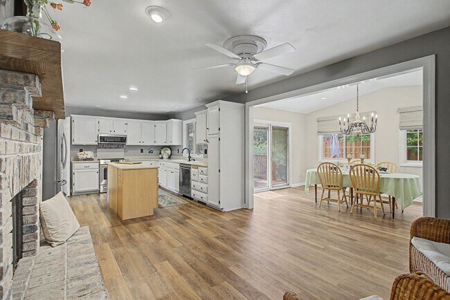 Building Photo - Peaceful Ranch Retreat with 4 Spacious Bedrooms!!