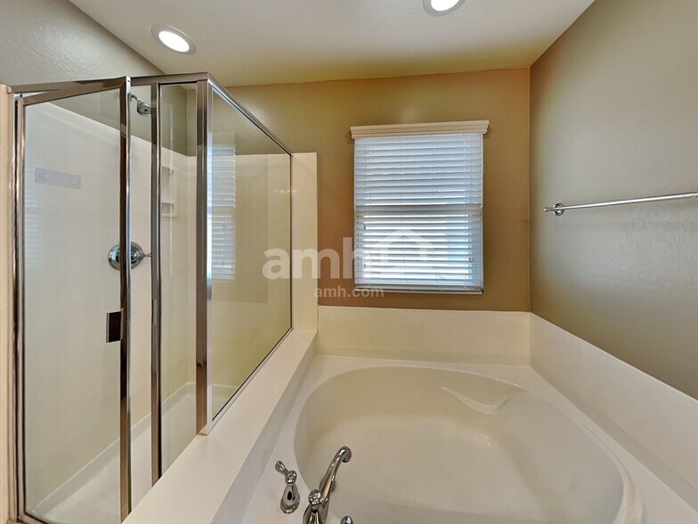 Building Photo - 889 S Storment Ln