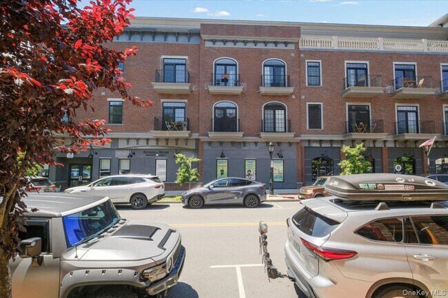 Building Photo - 249 Main St
