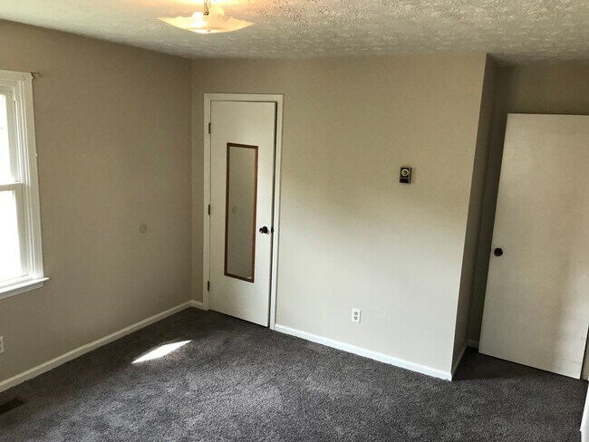 Building Photo - Move In Ready 3 Bedroom Brick Home