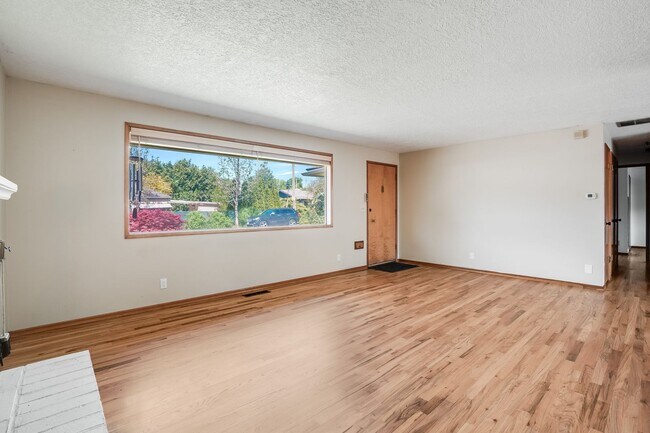 Building Photo - Charming 3 bed, 1.5 bath rental home in Milwaukie!