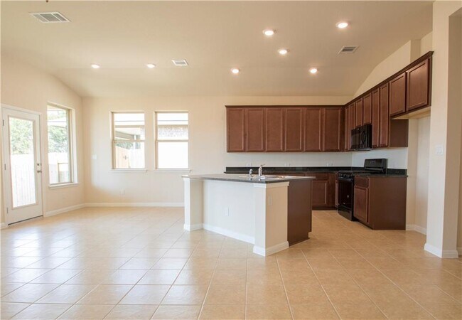 Building Photo - 1609 Desmond St