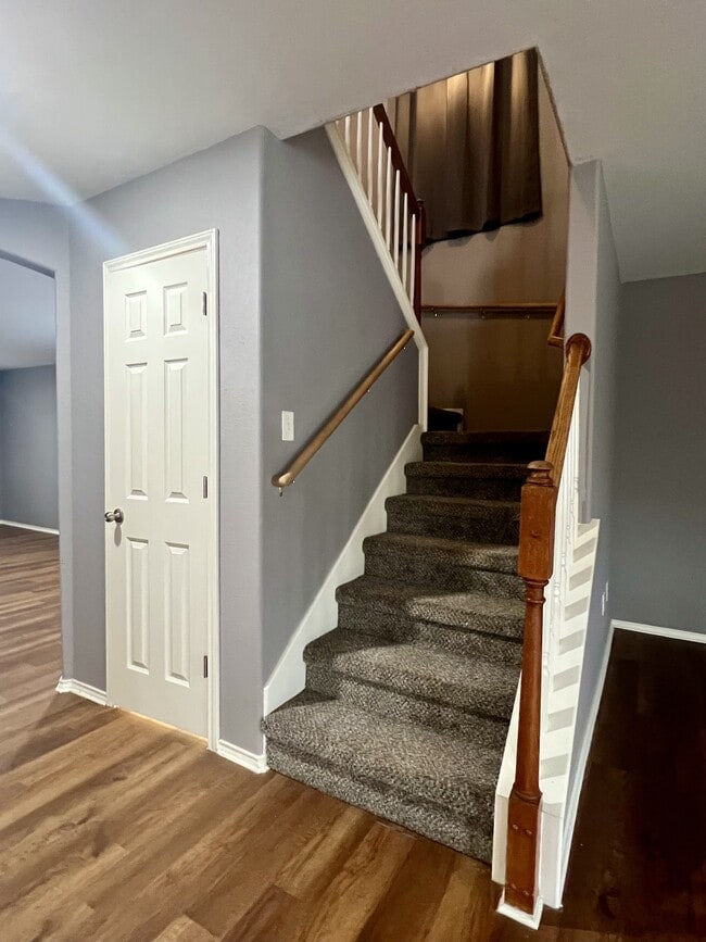 Building Photo - 9411 Rainbow Creek