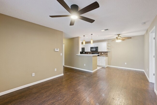 Building Photo - 2532 Grassy Point Dr