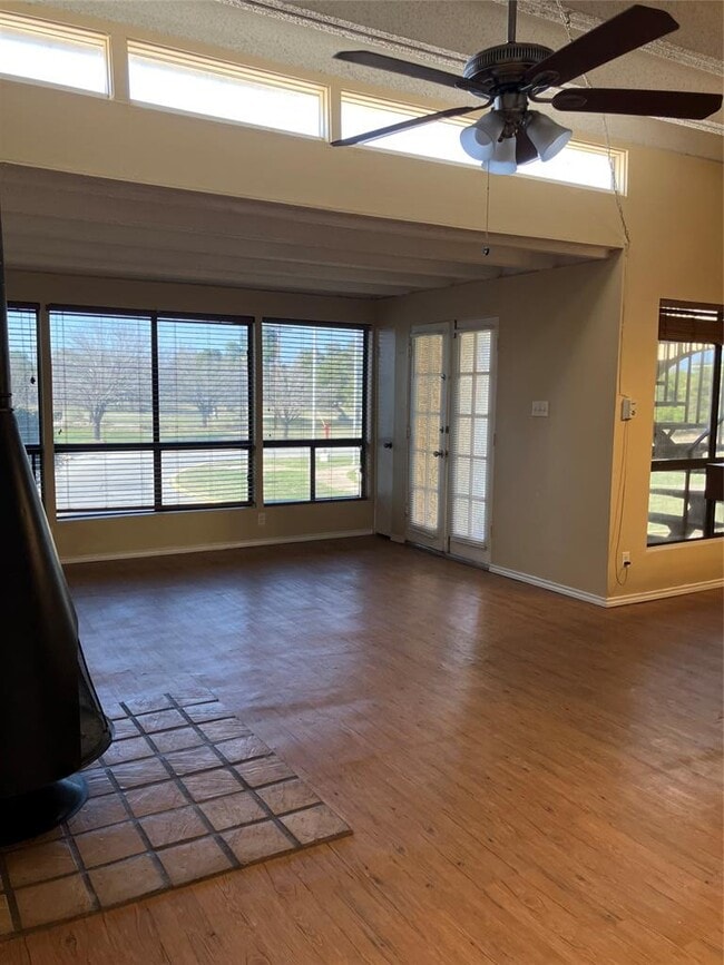 Building Photo - 5806 Circulo Dr
