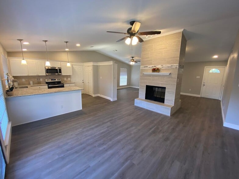 Building Photo - 2006 W Northgate Dr