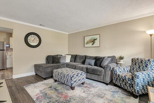 Building Photo - Furnished 4 Bedroom, 2 Bath Brick Home in Savannah