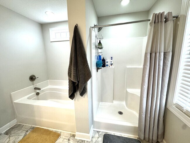 Building Photo - Beautiful Home! Convenient to Camp Lejeune!