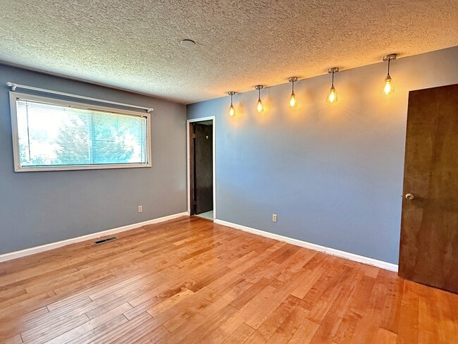 Building Photo - 2746 SE 73rd Ave