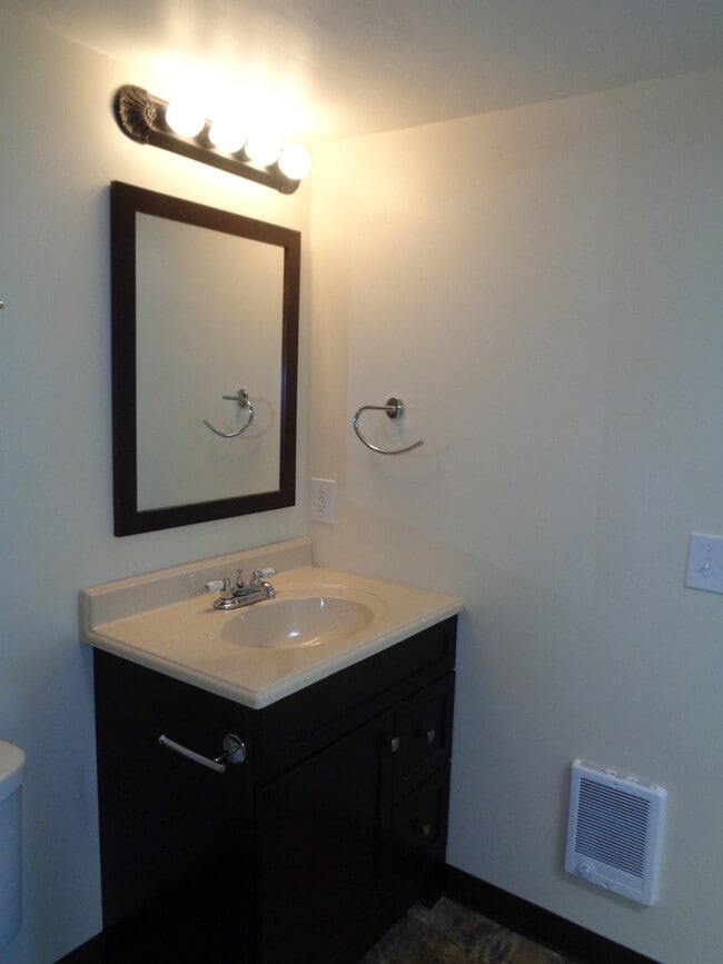 Building Photo - 5 Bed/ 3 Bath/ 2 Car Garage Open Floor Plan Home in Billings Heights