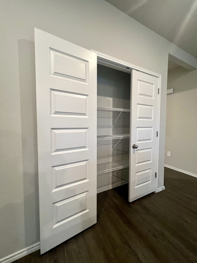 Building Photo - 596 Jennifer Wy