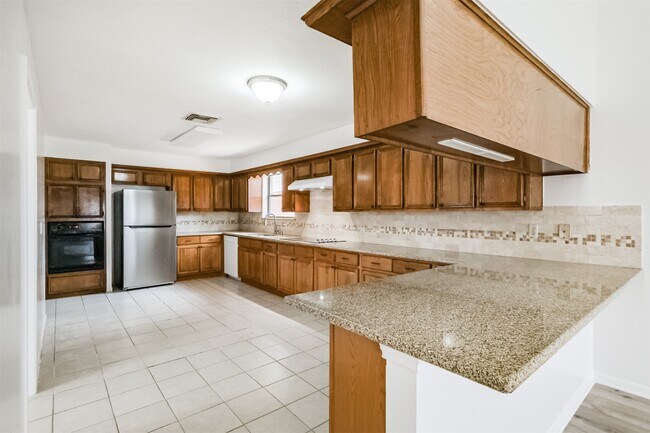 Building Photo - 2815 Arrowhead Dr