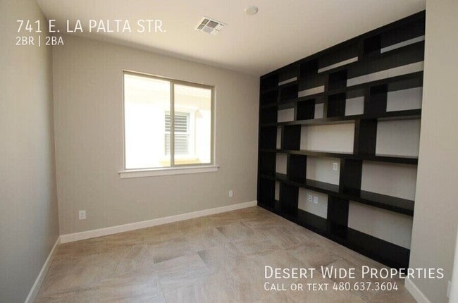 Building Photo - 741 E La Palta St