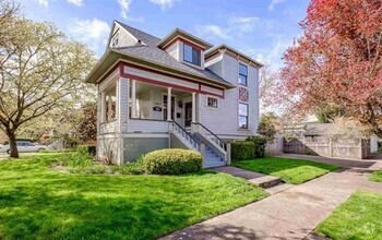 Building Photo - Phenomenal historic downtown Albany home!