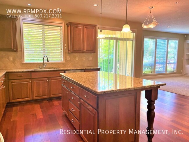 Building Photo - Sought After Arbor Heights Home with Commu...