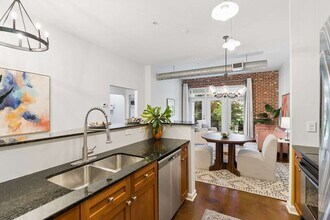 Building Photo - Stylish 1/1 Condo in Inman Park, Right on the ATLBeltLine!