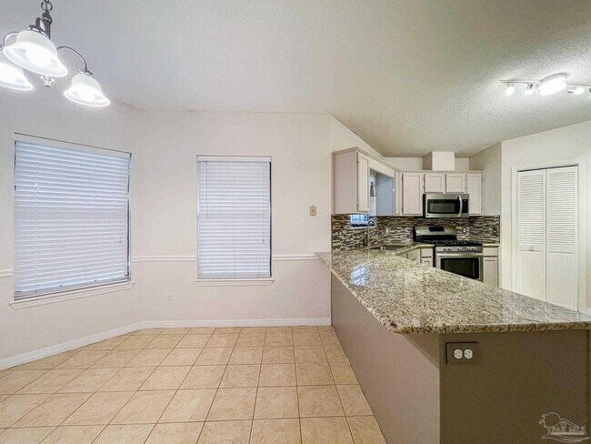 Building Photo - 9049 Bluebay Ln