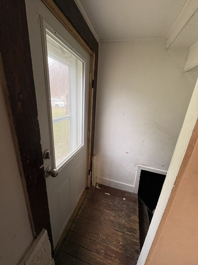 Building Photo - 3-Bedroom House on Corner Lot