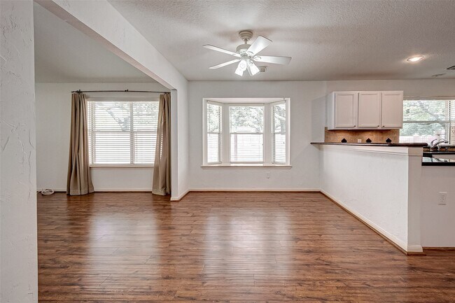 Building Photo - 22926 Rainbow Bend Ln