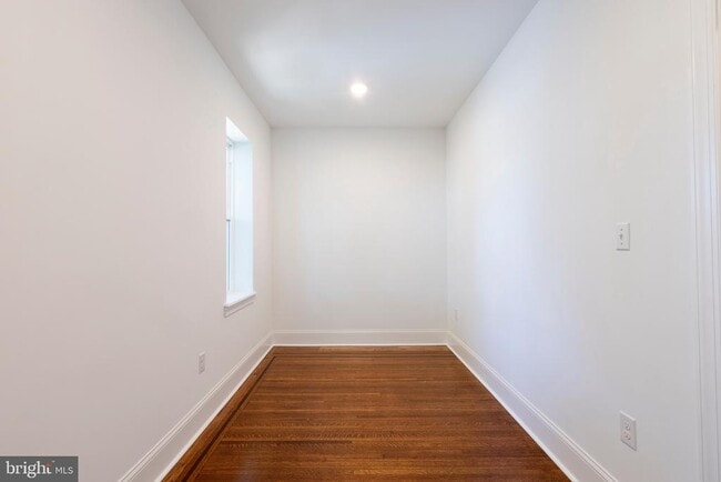 Building Photo - 5510 Larchwood Ave