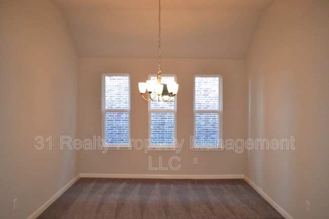 Building Photo - 5090 Royal Springs Dr