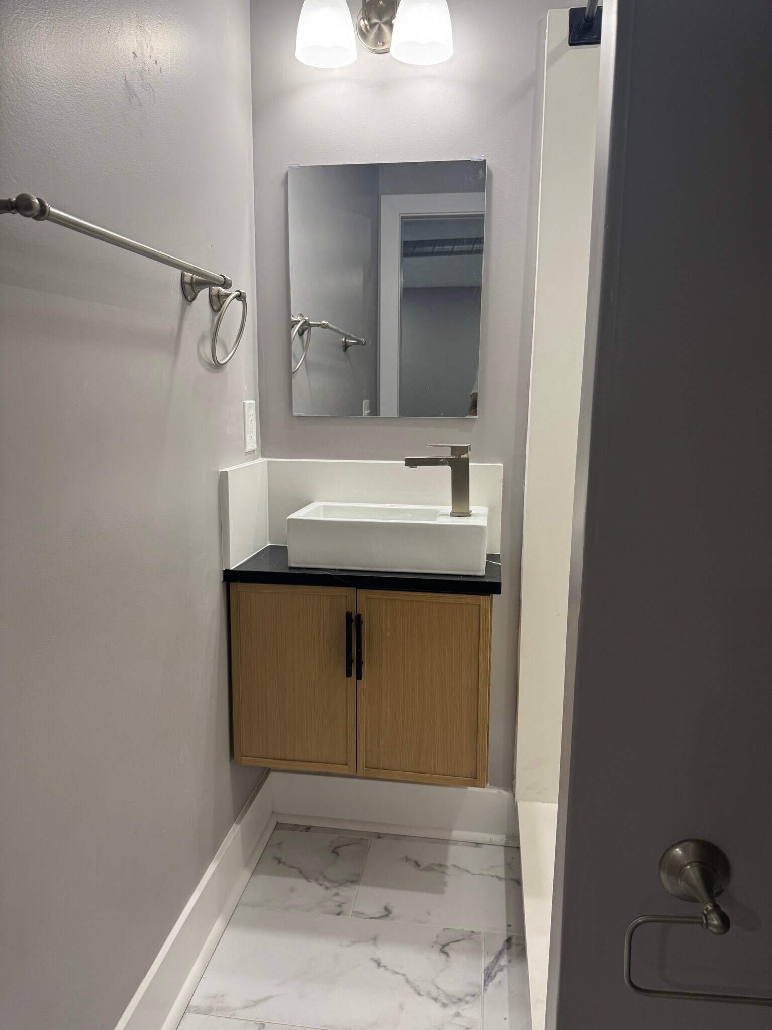 Building Photo - 352 Ermine Way