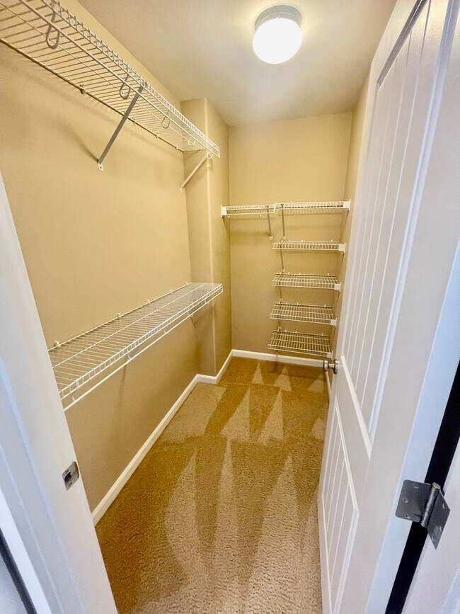 Building Photo - Well Appointed, Open Floor Plan 3-bedroom, 2.5-bathroom home in Beaverton