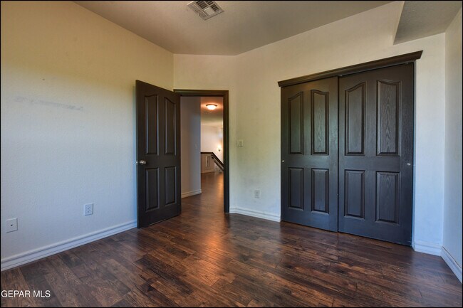 Building Photo - 5649 Valley Maple Dr