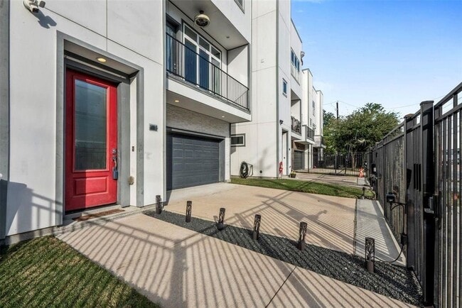 Building Photo - 6106 Clarkson Ln