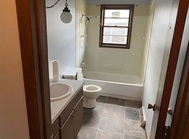 Building Photo - 1440-1442 E Cairo